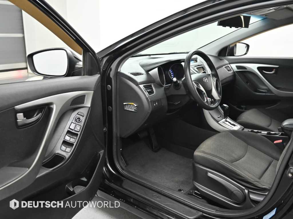 Hyundai Avante — photo 11