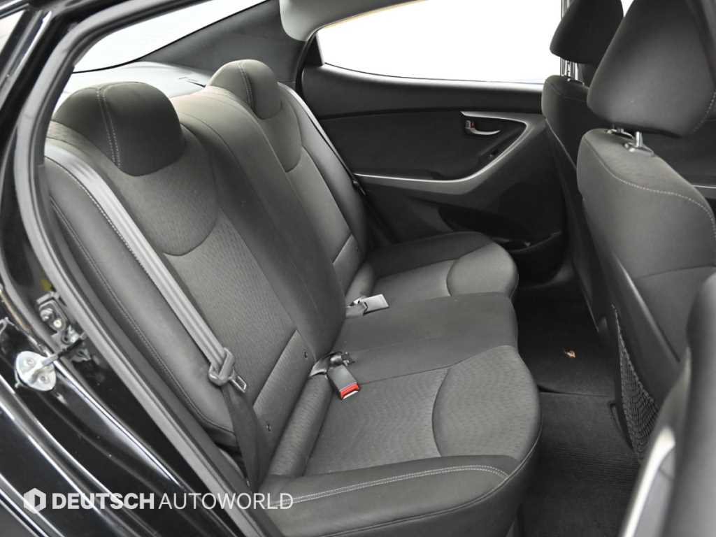 Hyundai Avante — photo 12