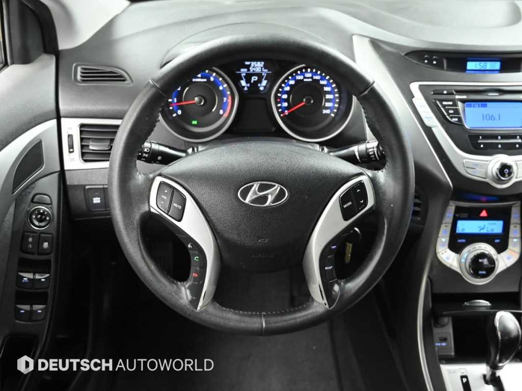 Hyundai Avante — photo 13