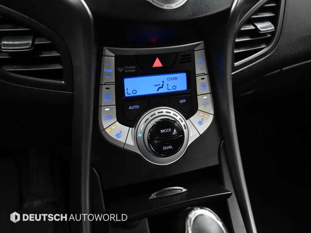 Hyundai Avante — photo 17