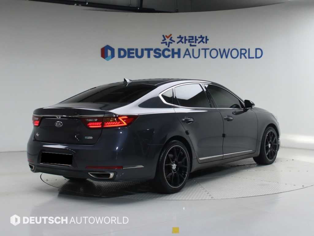 Kia K7 — photo 02