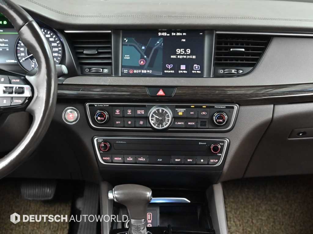 Kia K7 — photo 14