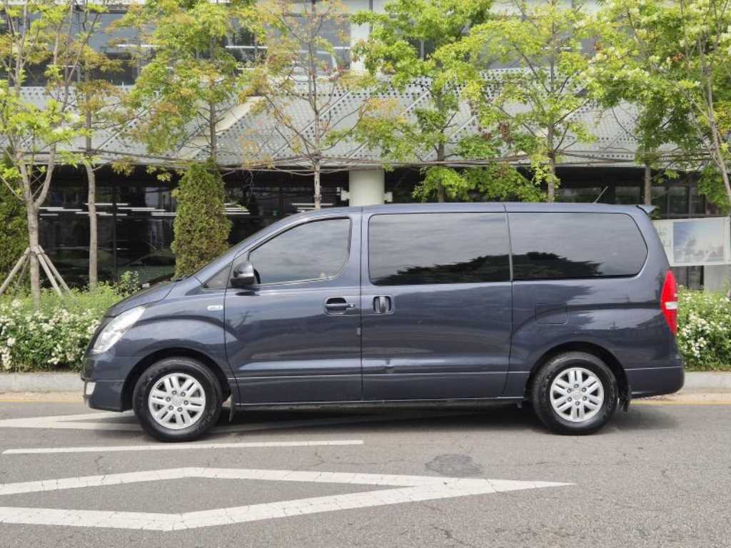 Hyundai Starex — photo 01