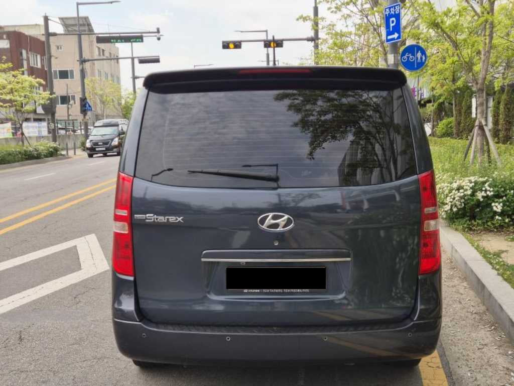 Hyundai Starex — photo 06