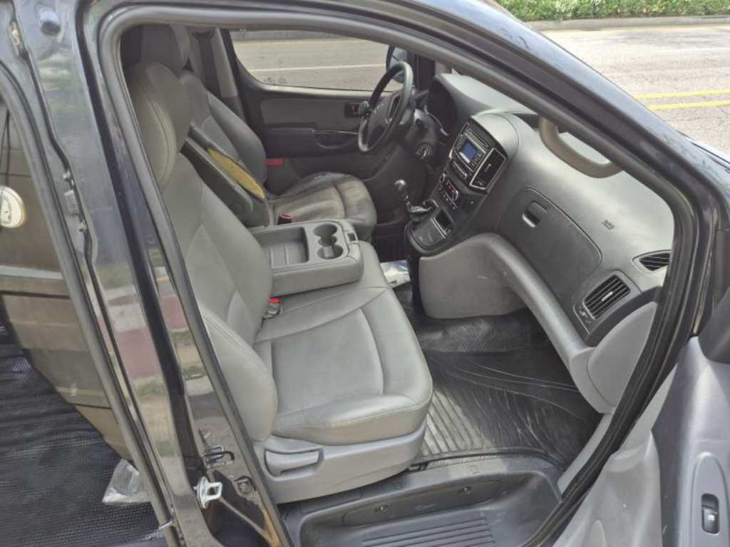 Hyundai Starex — photo 08
