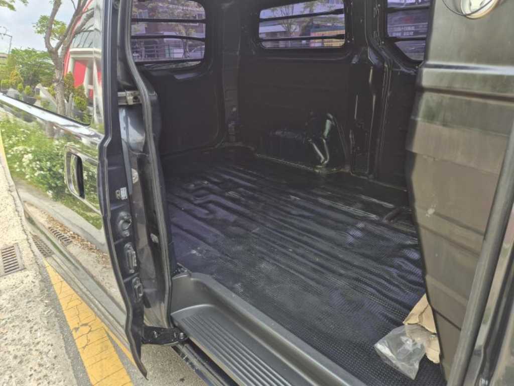 Hyundai Starex — photo 10
