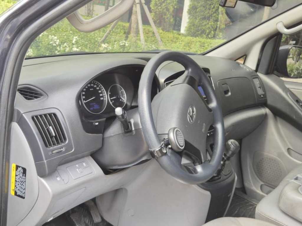 Hyundai Starex — photo 13