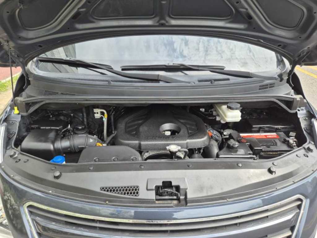 Hyundai Starex — photo 14
