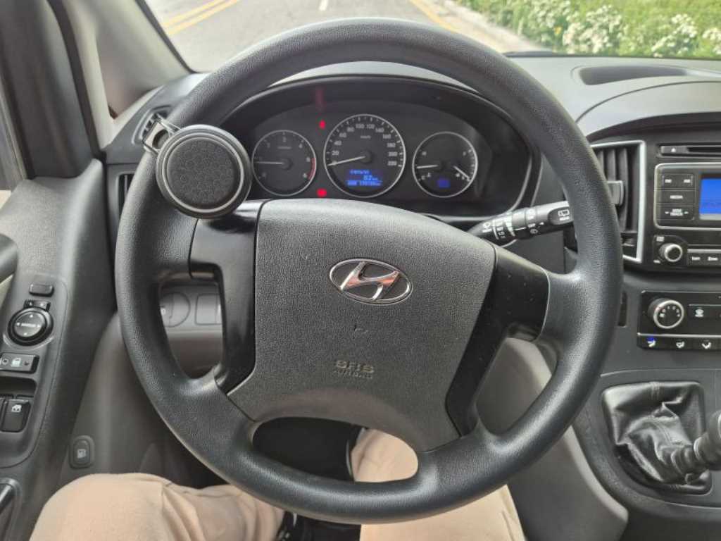 Hyundai Starex — photo 16
