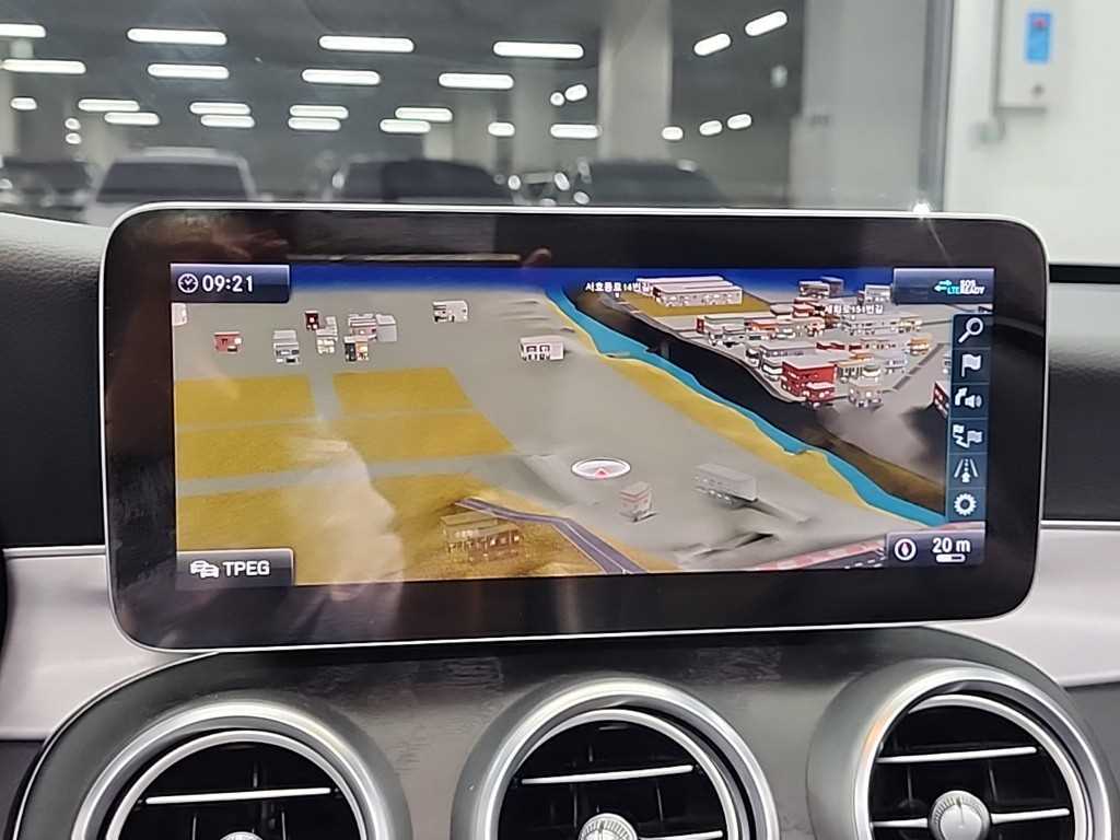 Mercedes-Benz C-Class — photo 13