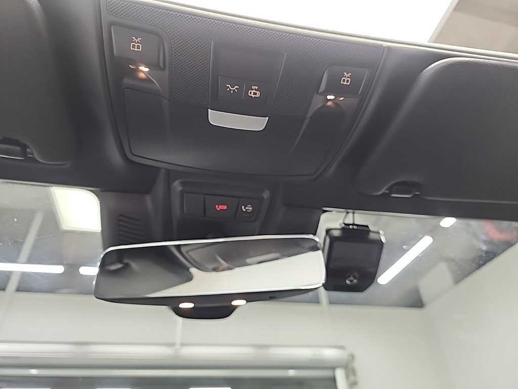 Mercedes-Benz C-Class — photo 16