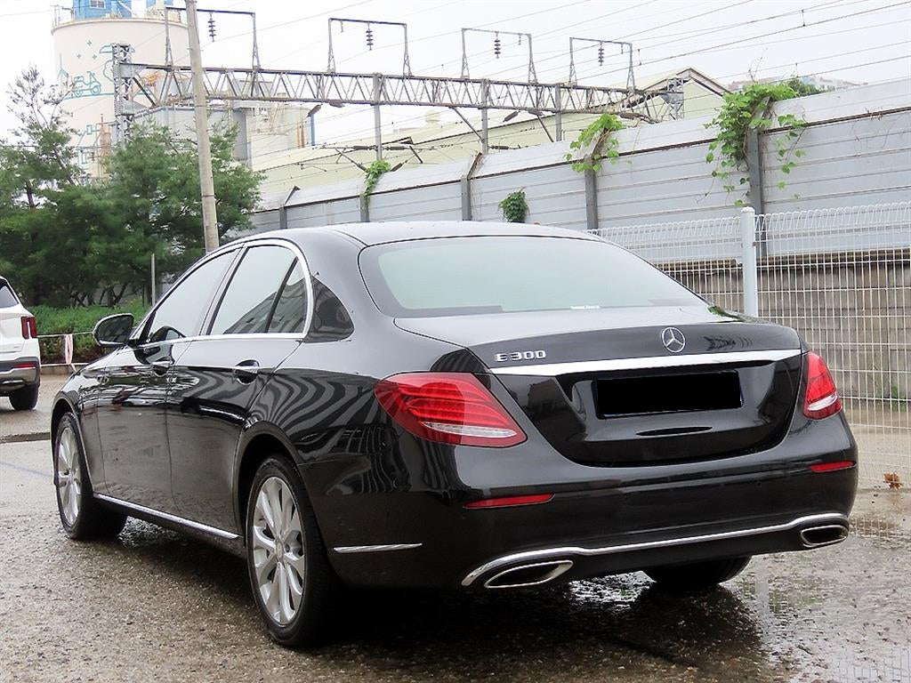 Mercedes-Benz E-Class — photo 03