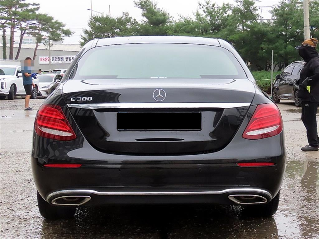 Mercedes-Benz E-Class — photo 04