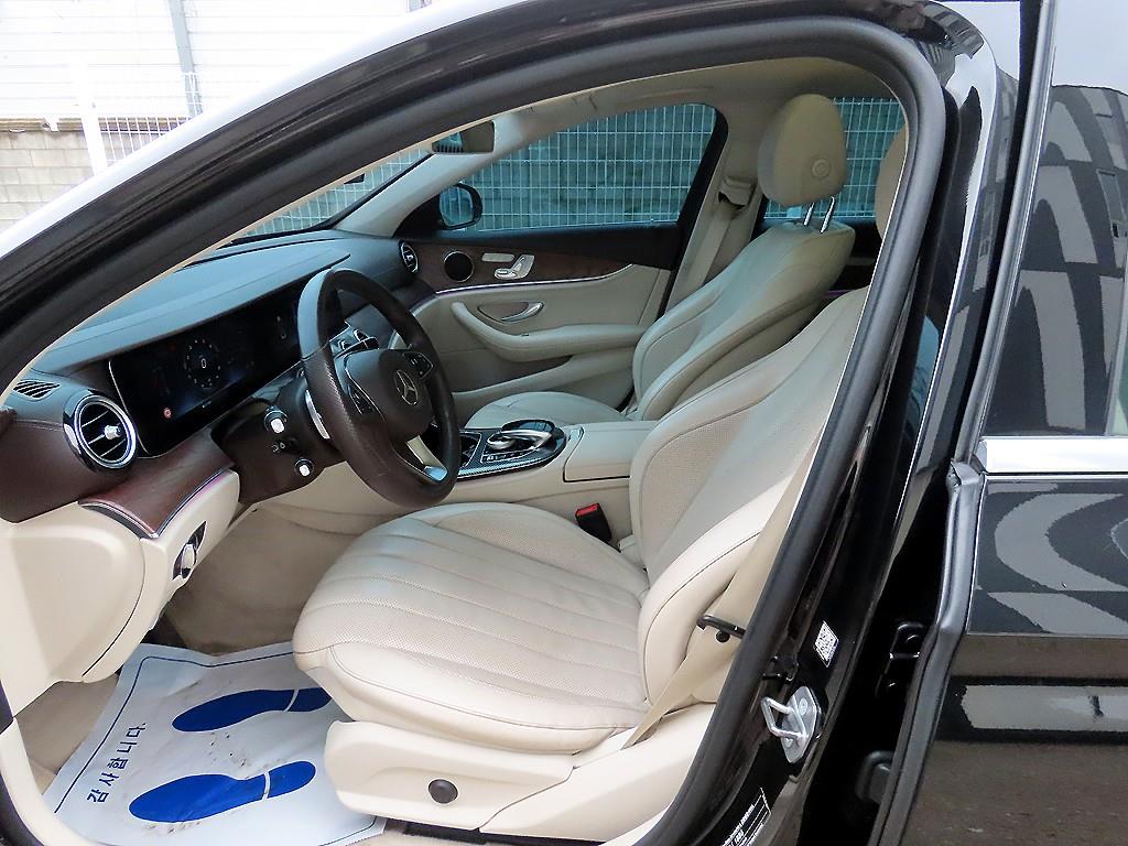 Mercedes-Benz E-Class — photo 05