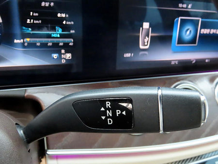 Mercedes-Benz E-Class — photo 10