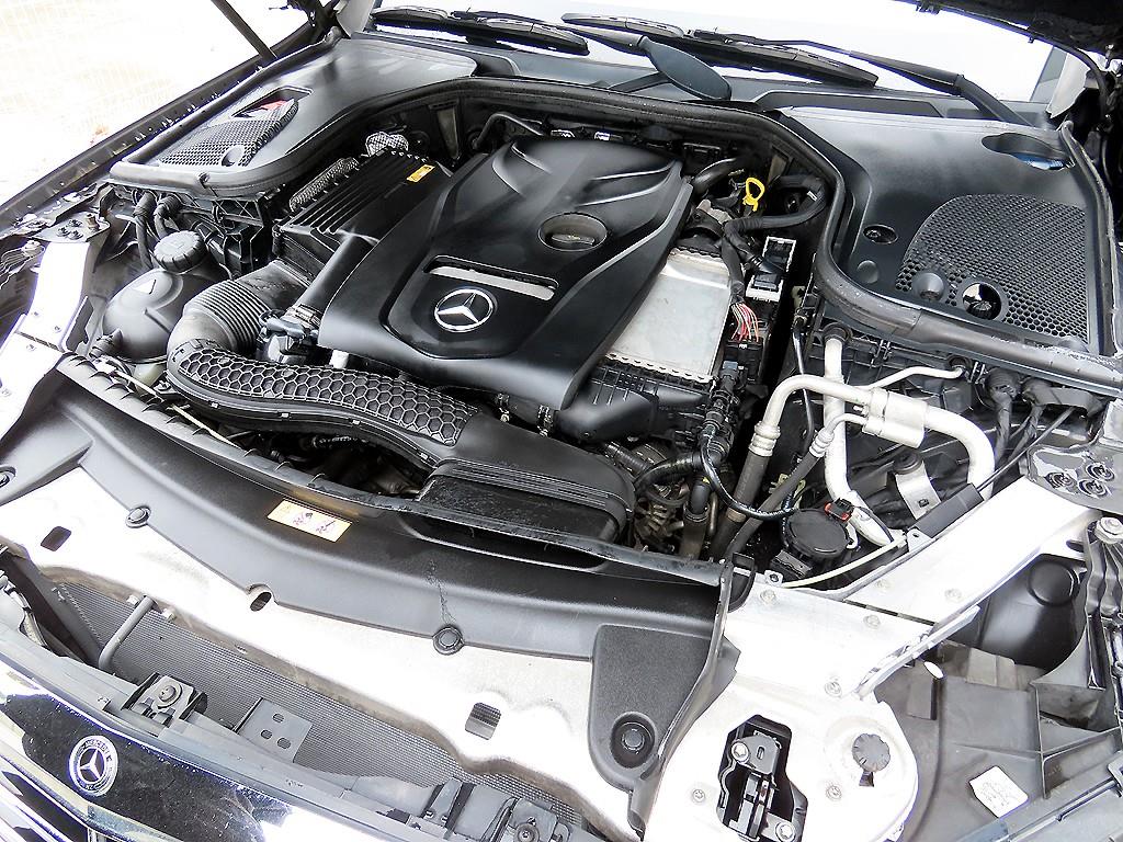 Mercedes-Benz E-Class — photo 19