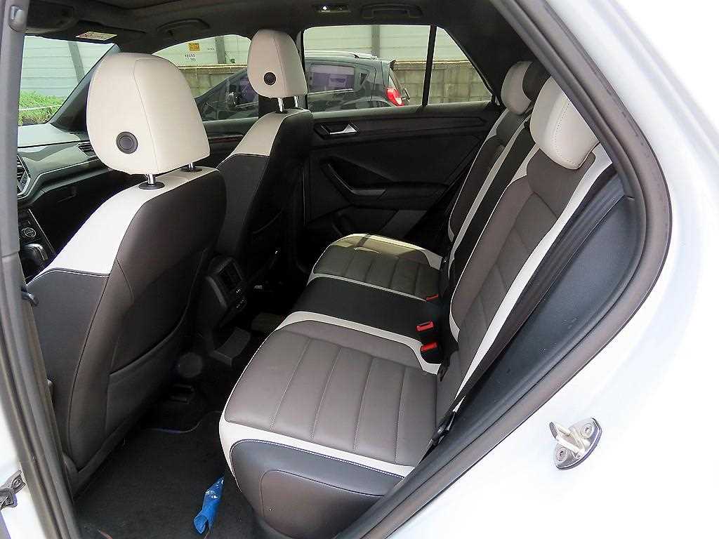 Volkswagen T-Roc — photo 06