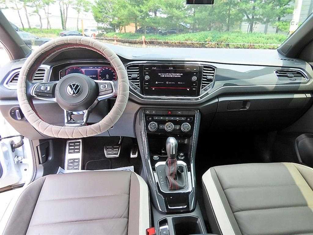 Volkswagen T-Roc — photo 07
