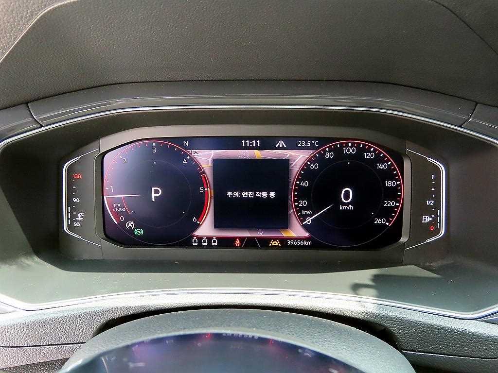 Volkswagen T-Roc — photo 09