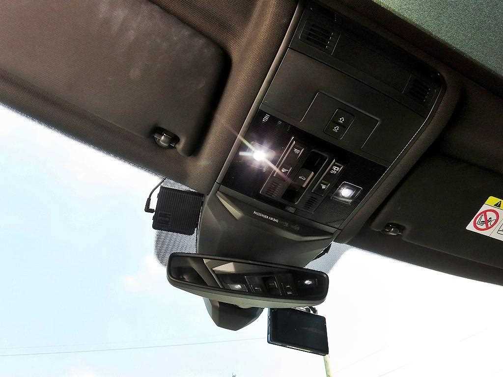 Volkswagen T-Roc — photo 14