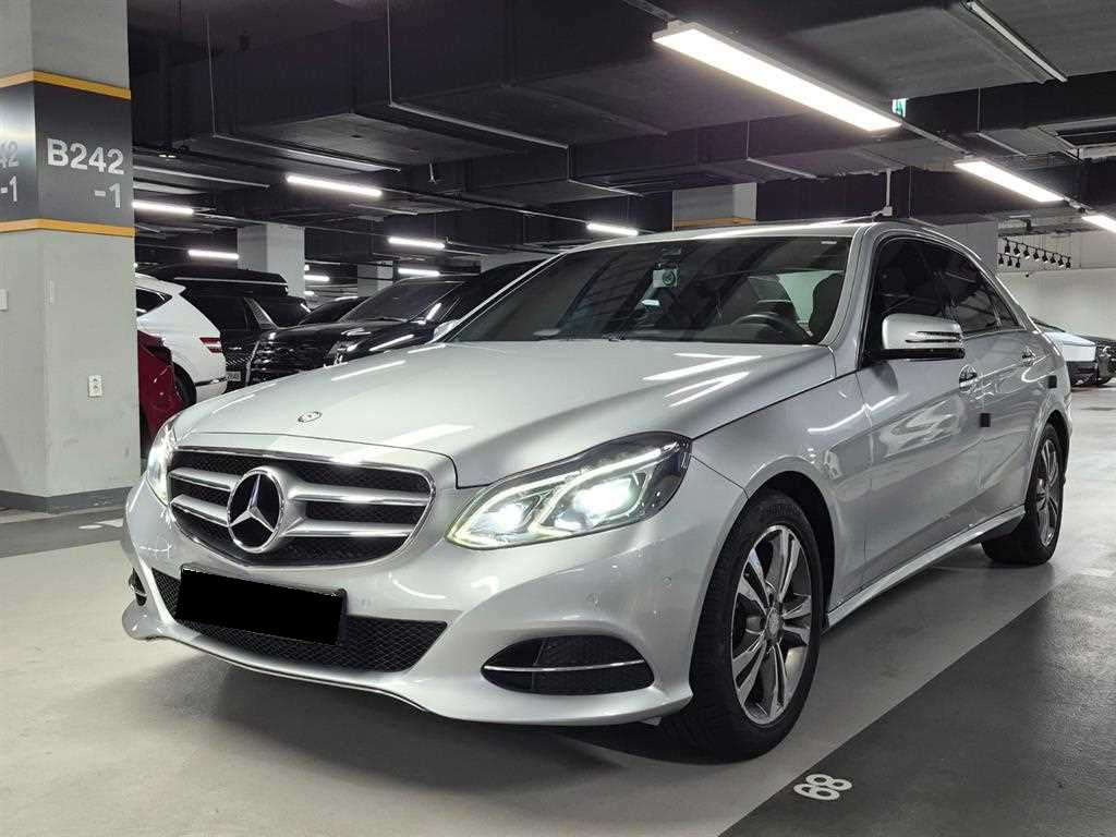 Mercedes-Benz E-Class — photo 01