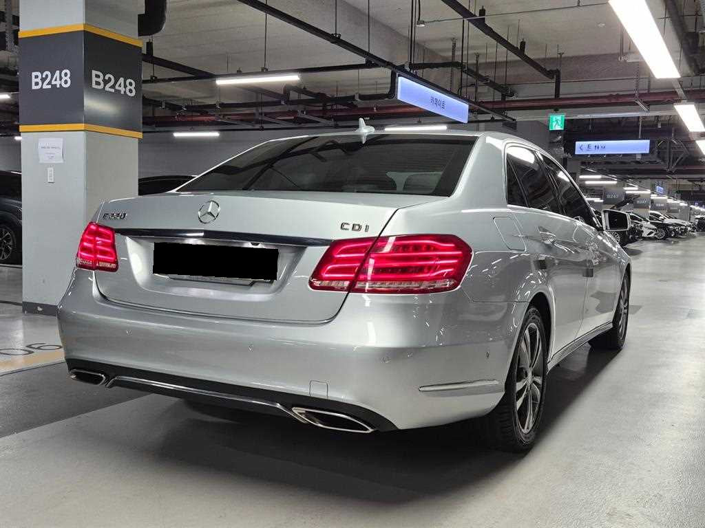 Mercedes-Benz E-Class — photo 03