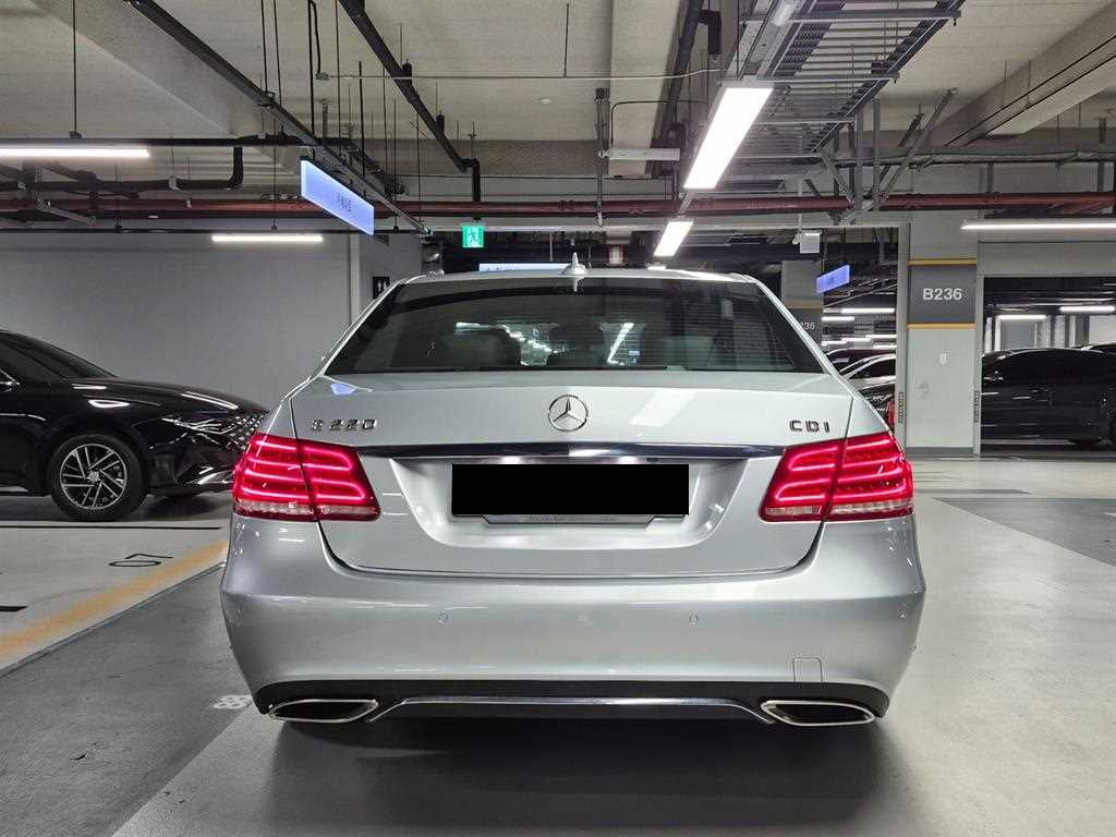 Mercedes-Benz E-Class — photo 04
