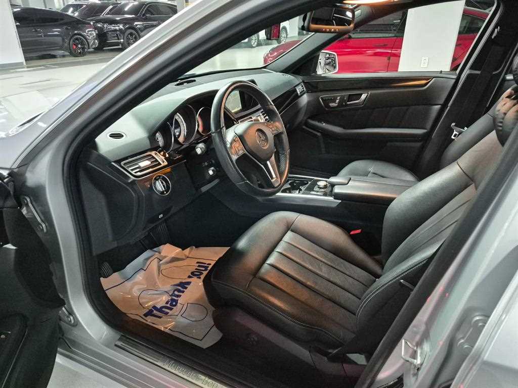 Mercedes-Benz E-Class — photo 07