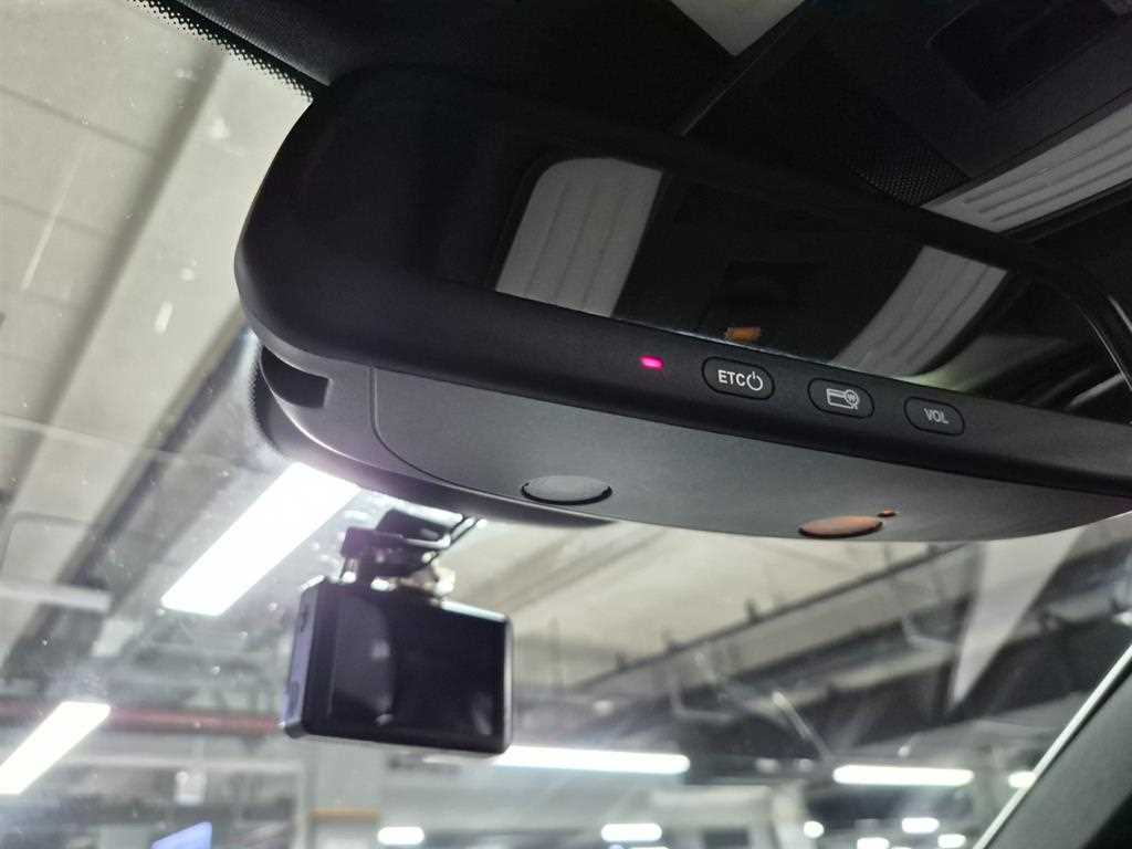 Mercedes-Benz E-Class — photo 13