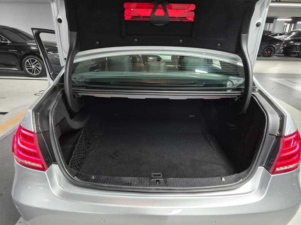 Mercedes-Benz E-Class — photo 15