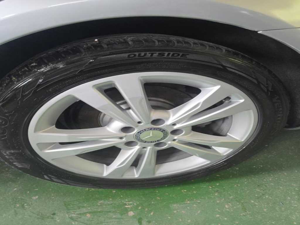 Mercedes-Benz E-Class — photo 16