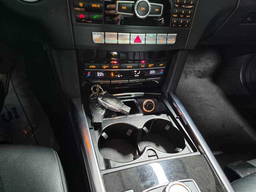 Mercedes-Benz E-Class — photo 18