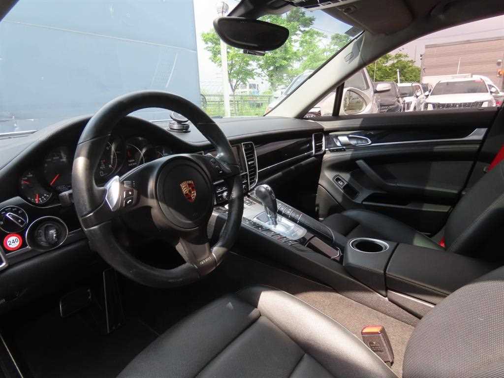 Porsche Panamera — photo 16