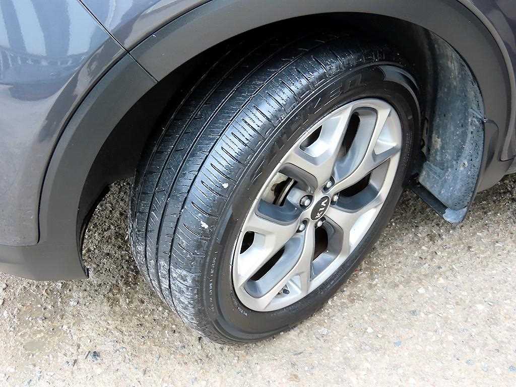 Kia Sorento — photo 20