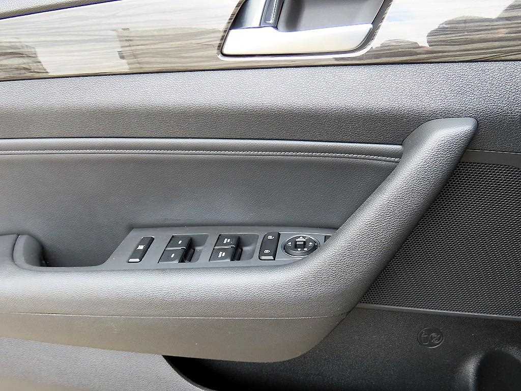 Hyundai Sonata — photo 11