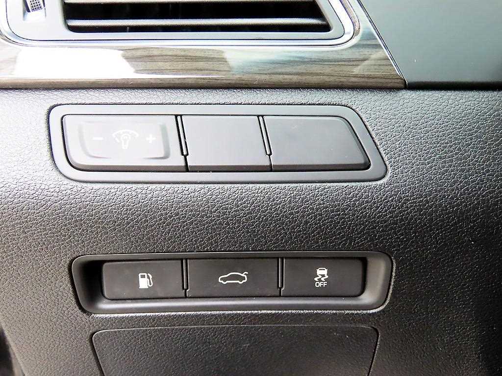 Hyundai Sonata — photo 12
