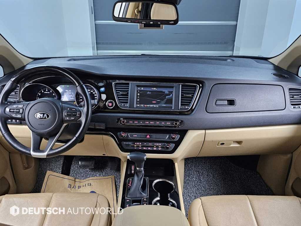 Kia Carnival — photo 07