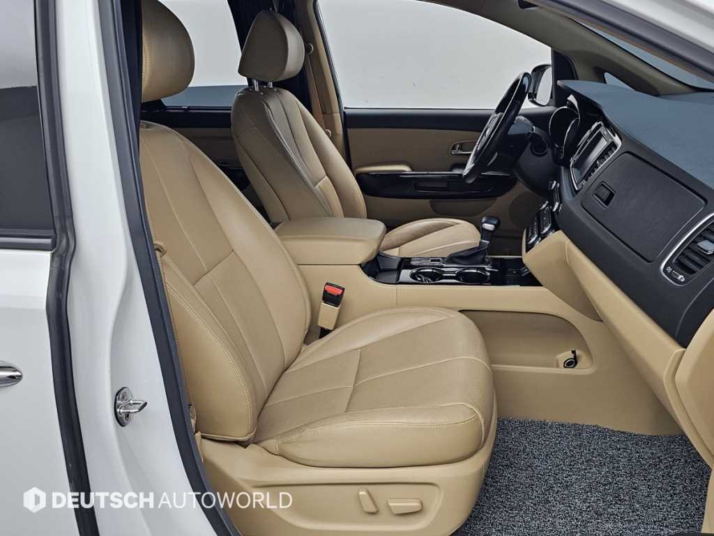 Kia Carnival — photo 10