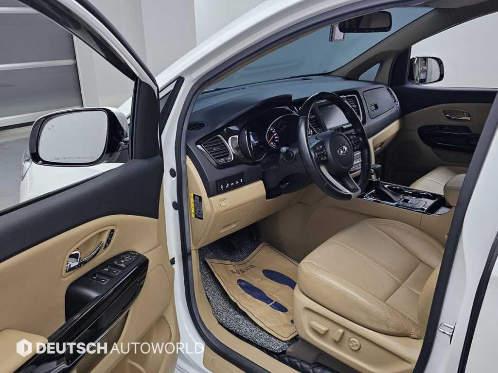 Kia Carnival — photo 11