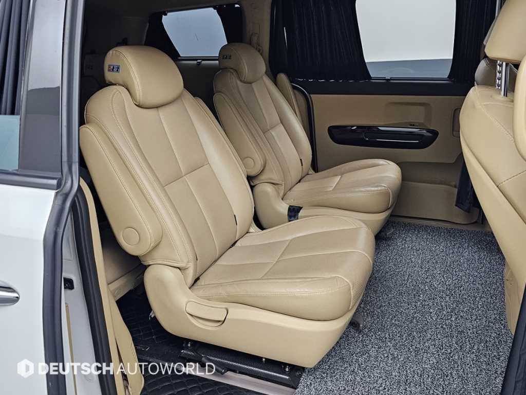 Kia Carnival — photo 12