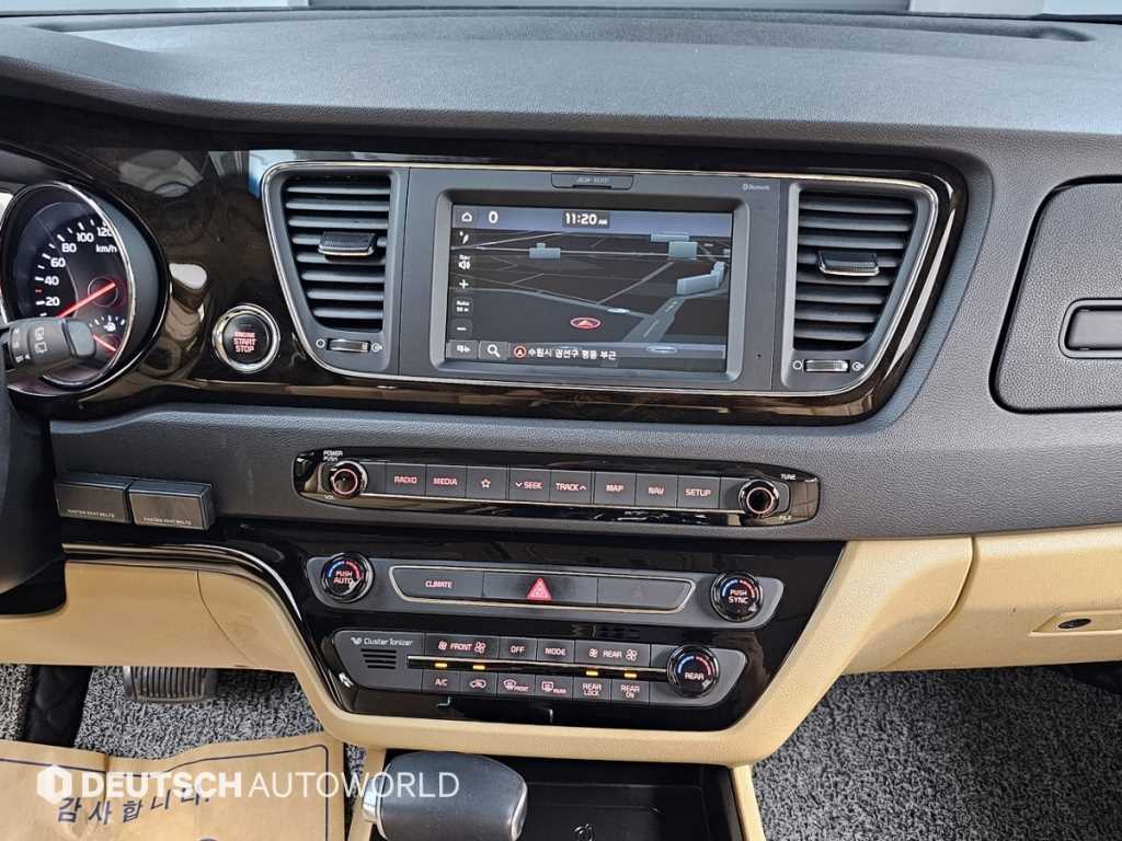 Kia Carnival — photo 14
