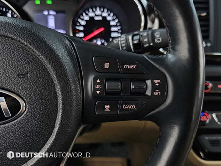 Kia Carnival — photo 17