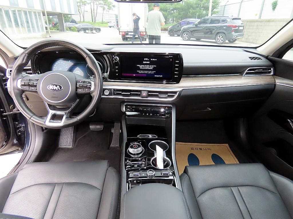 Kia K5 — photo 07