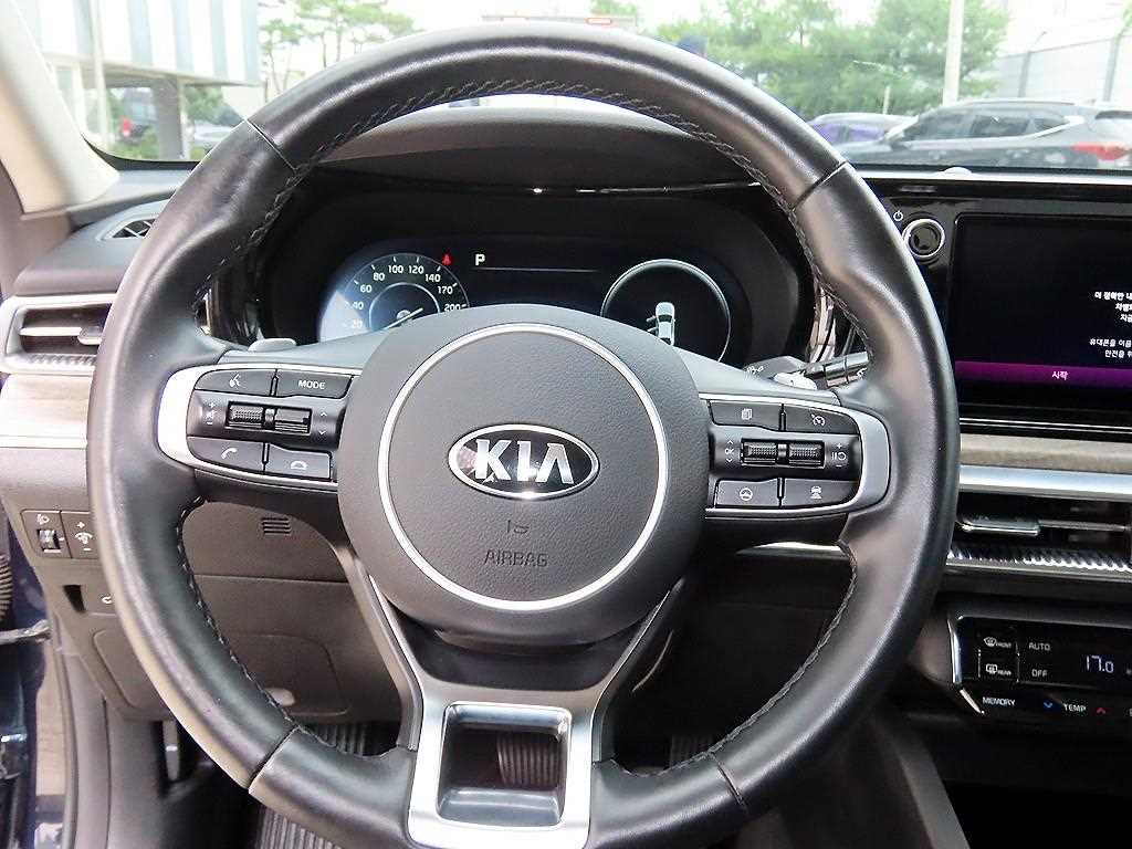 Kia K5 — photo 08
