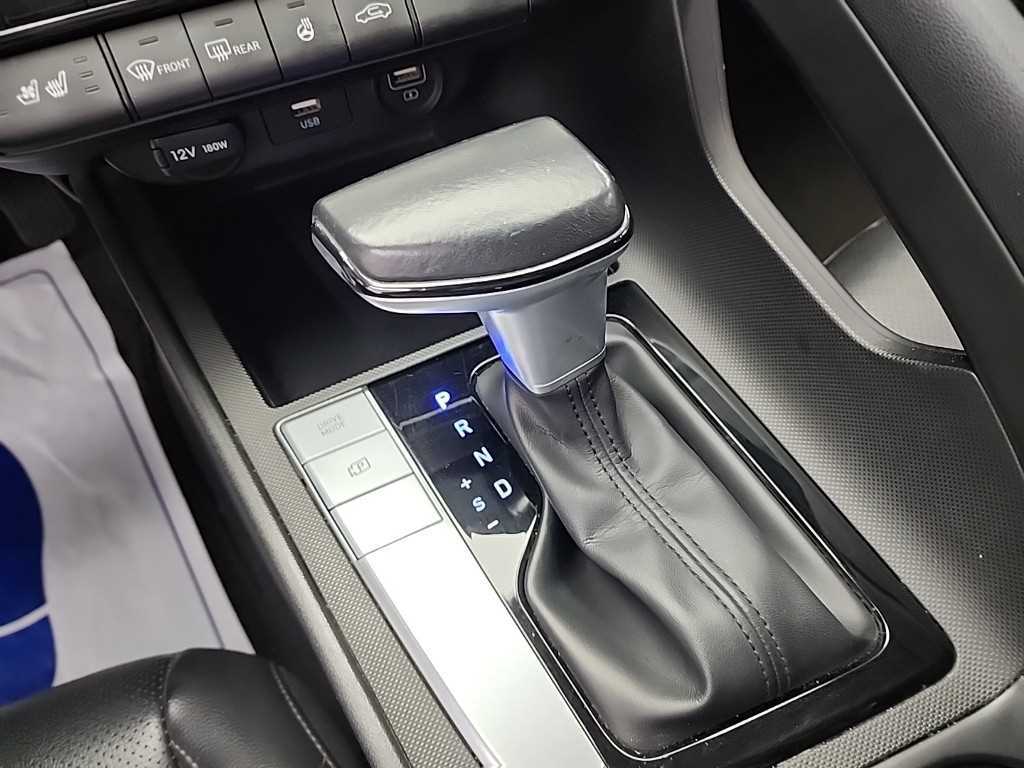 Hyundai Avante — photo 08