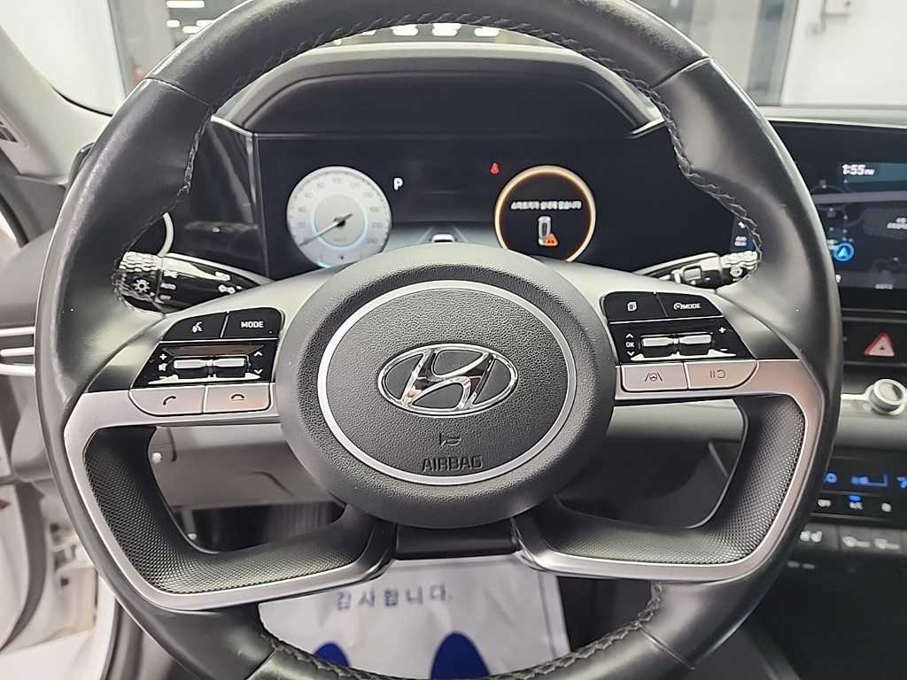 Hyundai Avante — photo 09
