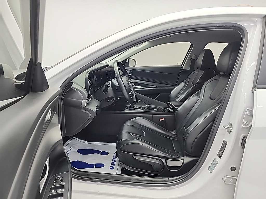 Hyundai Avante — photo 11