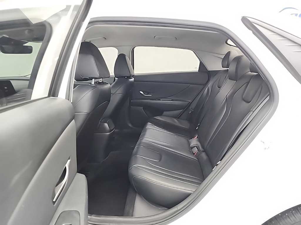 Hyundai Avante — photo 12