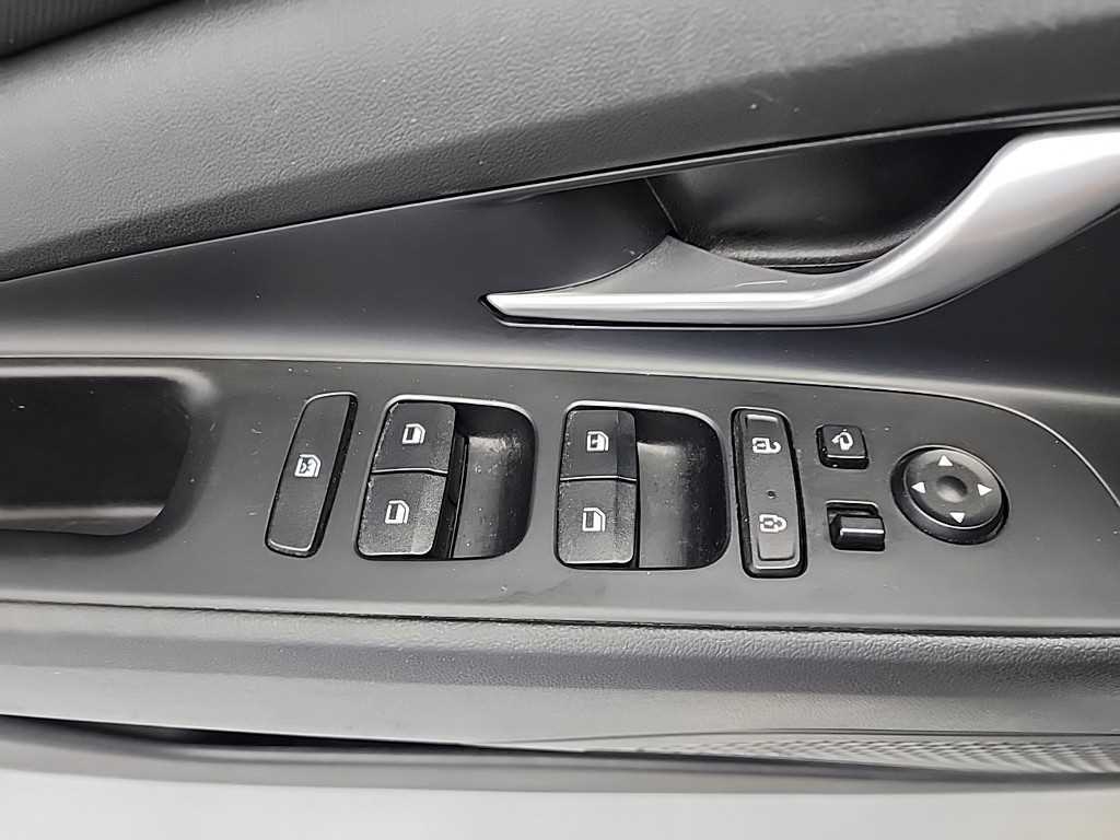Hyundai Avante — photo 15