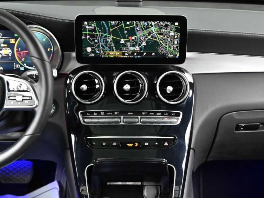 Mercedes-Benz GLC-Class — photo 14